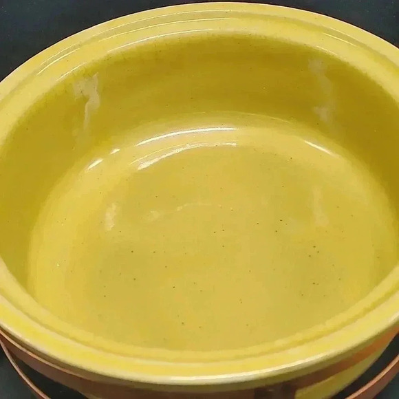 Vintage 1940s or '50s probably California pottery baking dish with cradle - Picture 2 of 4